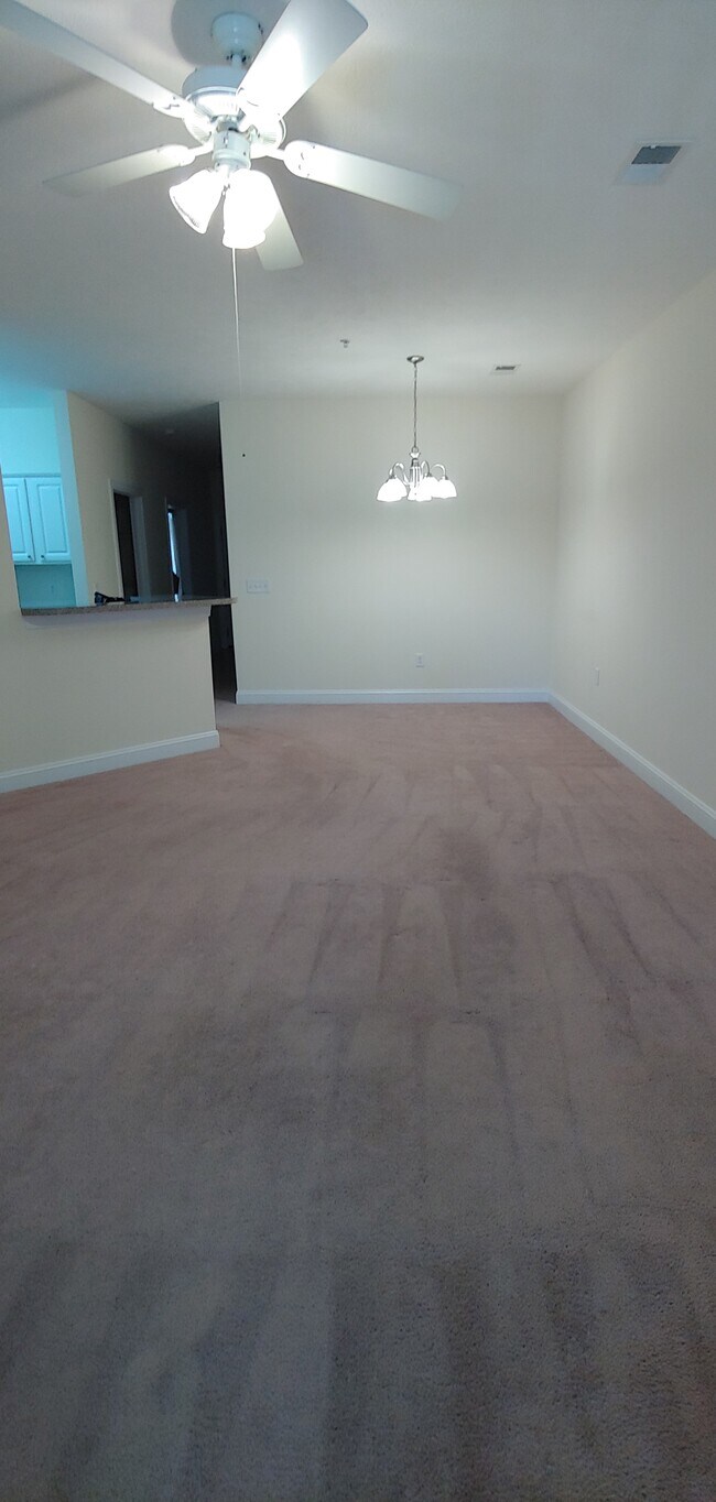 Foto del edificio - 105 Fountain Pointe Ln
