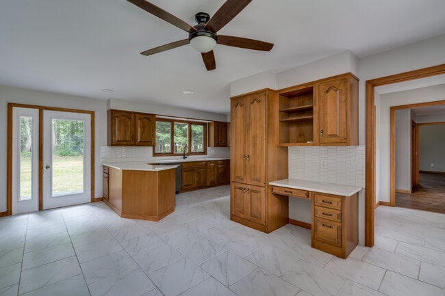 Kitchen - 108 Stafford Dr