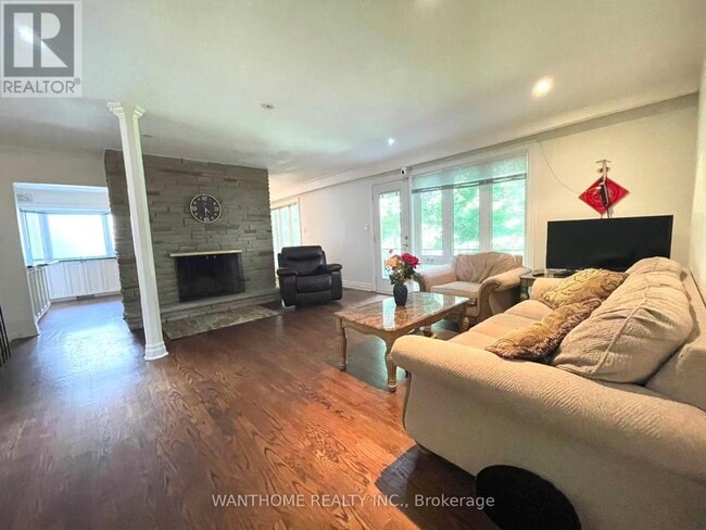 Photo du bâtiment - 185 Burbank Dr
