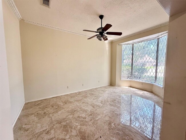 Foto del edificio - 6714 Brittany Park Ln