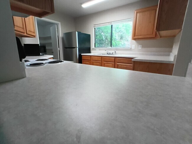 Building Photo - Beautiful Two-Story Home in Bridgewood