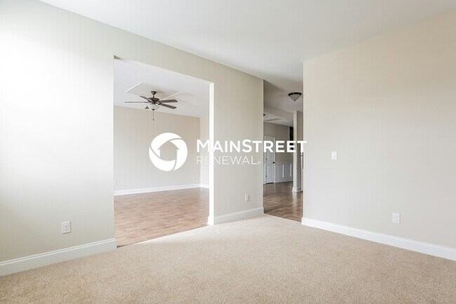 Foto del edificio - 4 Bedroom Pet-Friendly Home in Murfreesboro, TN with Main Street Renewal