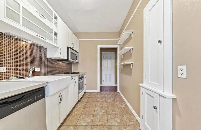 Foto del edificio - 268 E Lullwood Ave