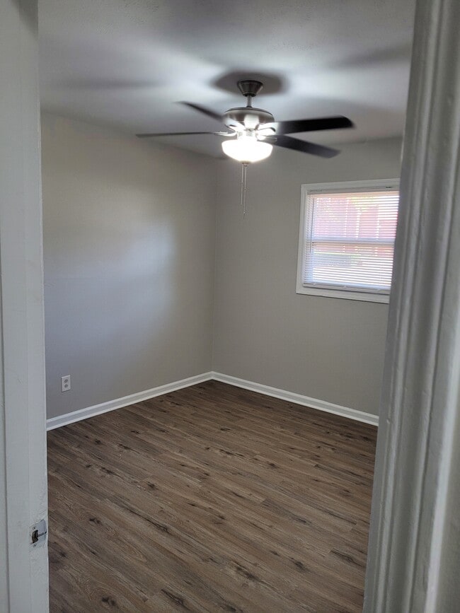 Building Photo - 1711 Floyd Rd