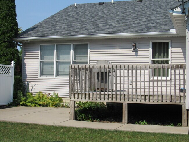 Building Photo - 3011 Belmont Pl
