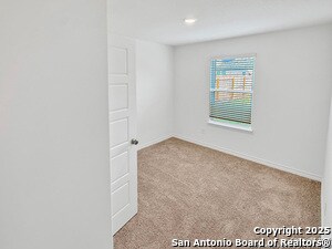 Building Photo - 863 Bluegrass Pt