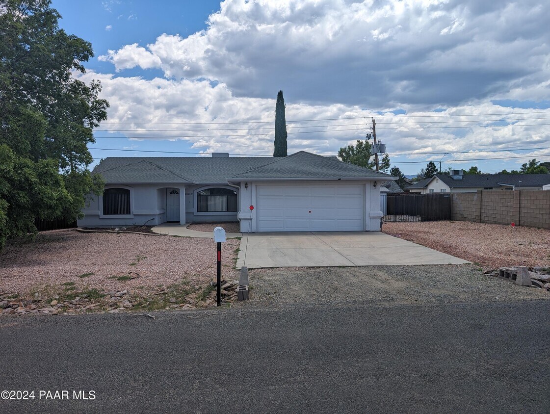 Foto principal - 8079 E Tranquil Blvd