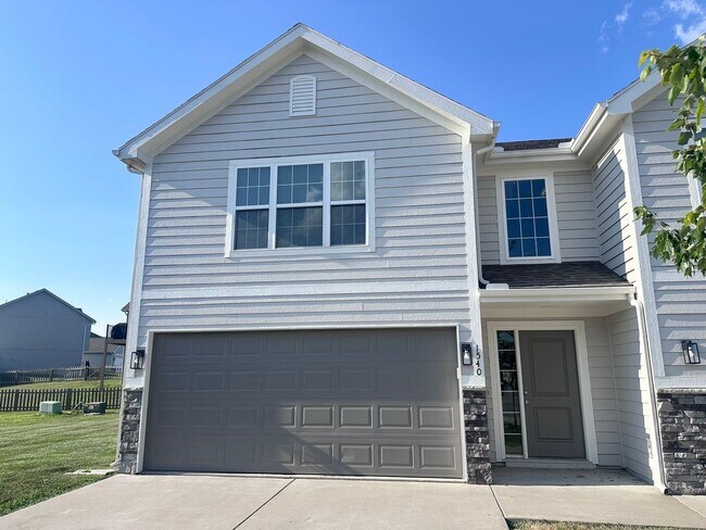 Foto del edificio - 3 Bed | 2.5 Bath | 2 Car Garage Townhome in Grain Valley w/ Special