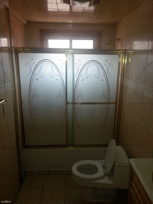 Foto del edificio - 107 Bay 32Nd St