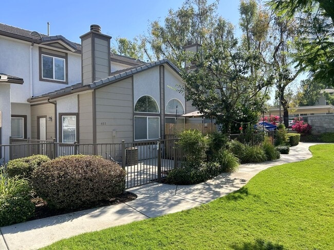 Two-Story 3-Bedroom Condo in Orange Gardens HOA! - Two-Story 3-Bedroom Condo in Orange Gardens HOA!