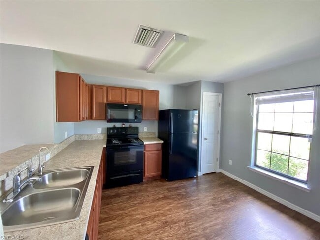 Building Photo - 1817 SW 25th St