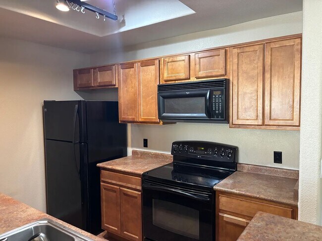 Foto del edificio - Elevated Views, 1bd, 1bth Condo
