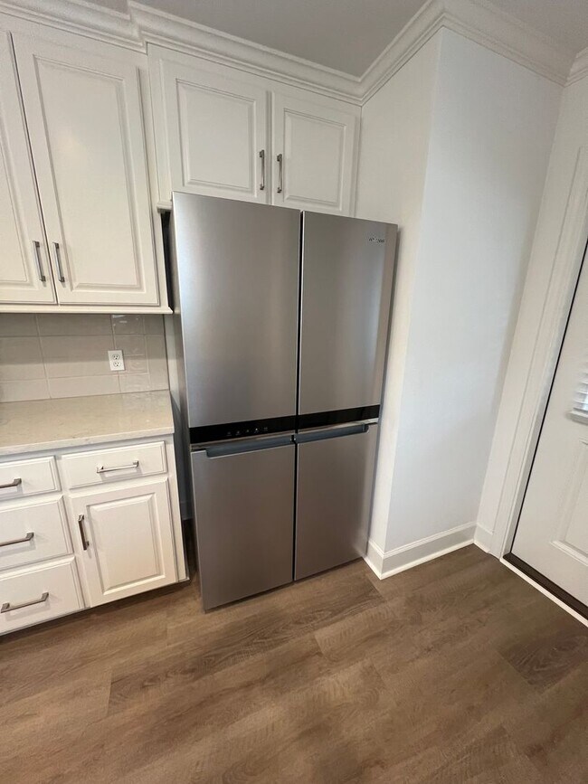 Foto del edificio - Available May!