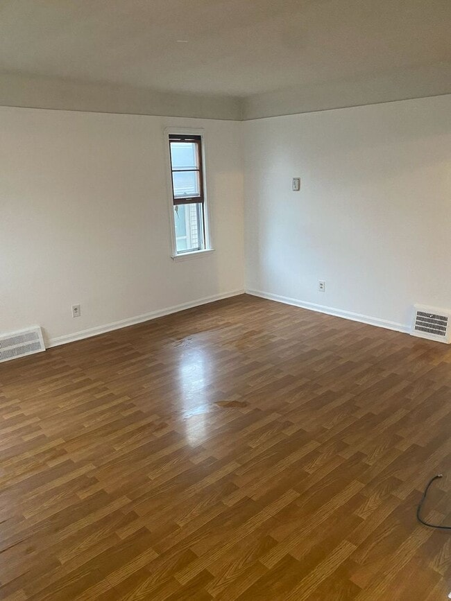 Building Photo - Charming 3-Bedroom Single-Family Home in Quiet Parma Neighborhood