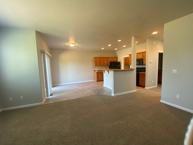 Building Photo - 01 SW Cascade Mountain Ct