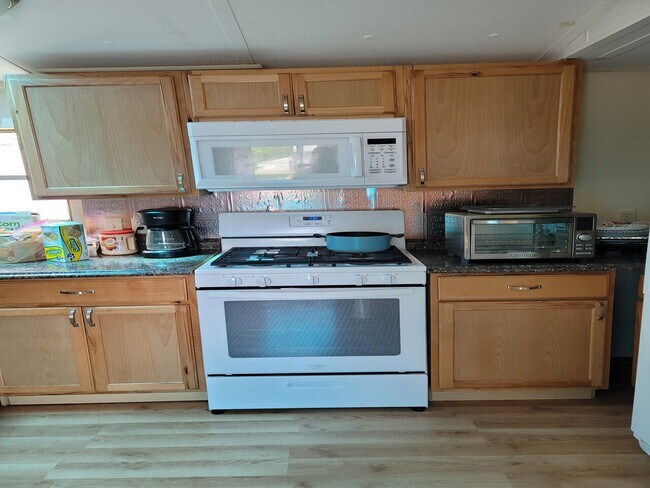 Building Photo - Keego Harbor Mobile Home