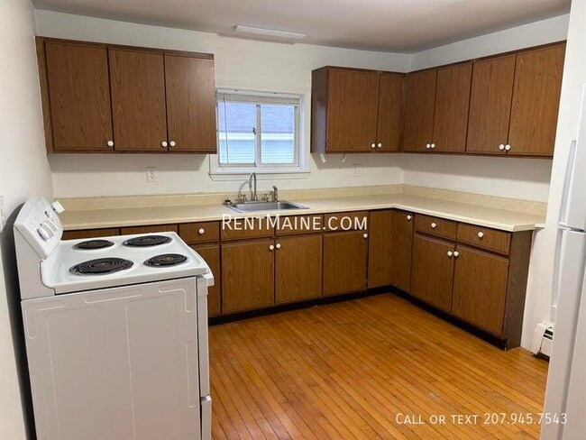 Building Photo - 116 Elm St