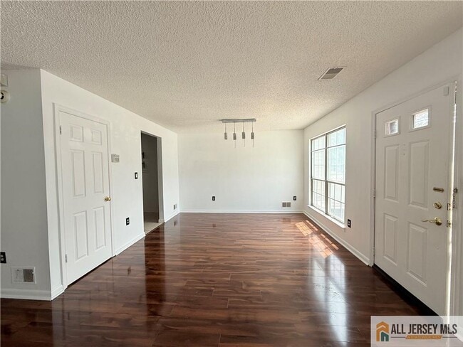 Building Photo - 115 Albury Way
