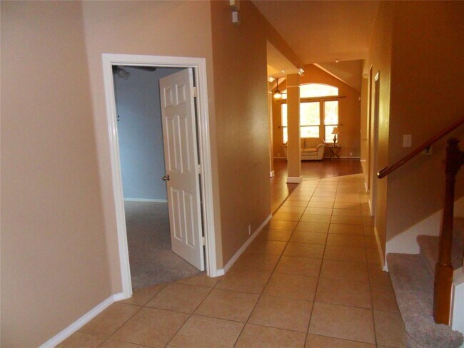 Building Photo - 524 Carismatic Ln