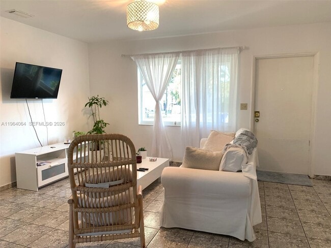 Building Photo - 2131 Arthur St