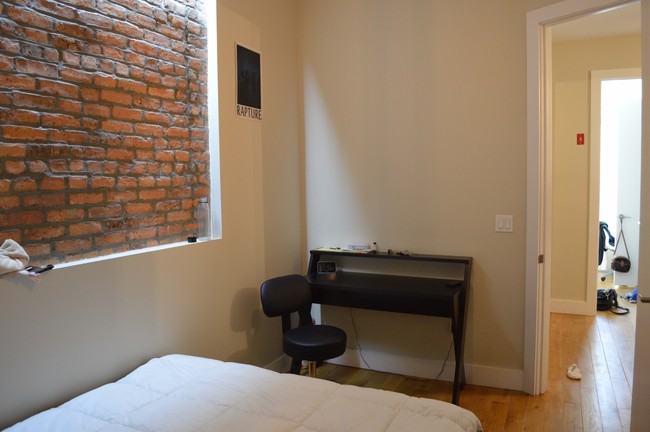 Bedroom - 1512 Dekalb Avenue