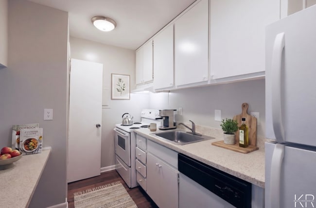 Building Photo - Spring Savings + One Month Free at Northlake Apartments in Tucker, GA