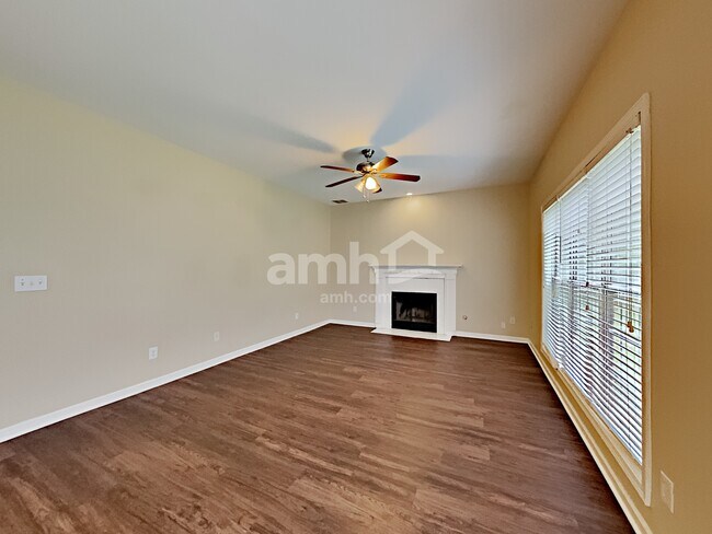 Foto del edificio - 1664 Crittenden Ln