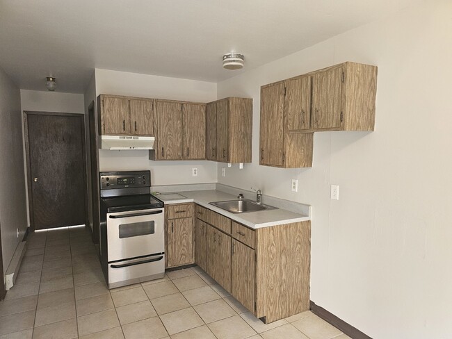 Building Photo - 2-Bedroom Multiplex with Spacious Layout a...