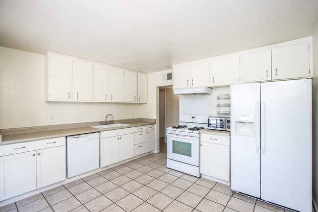 Building Photo - 1405 E Orange St