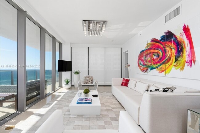 Foto del edificio - 5875 Collins Ave