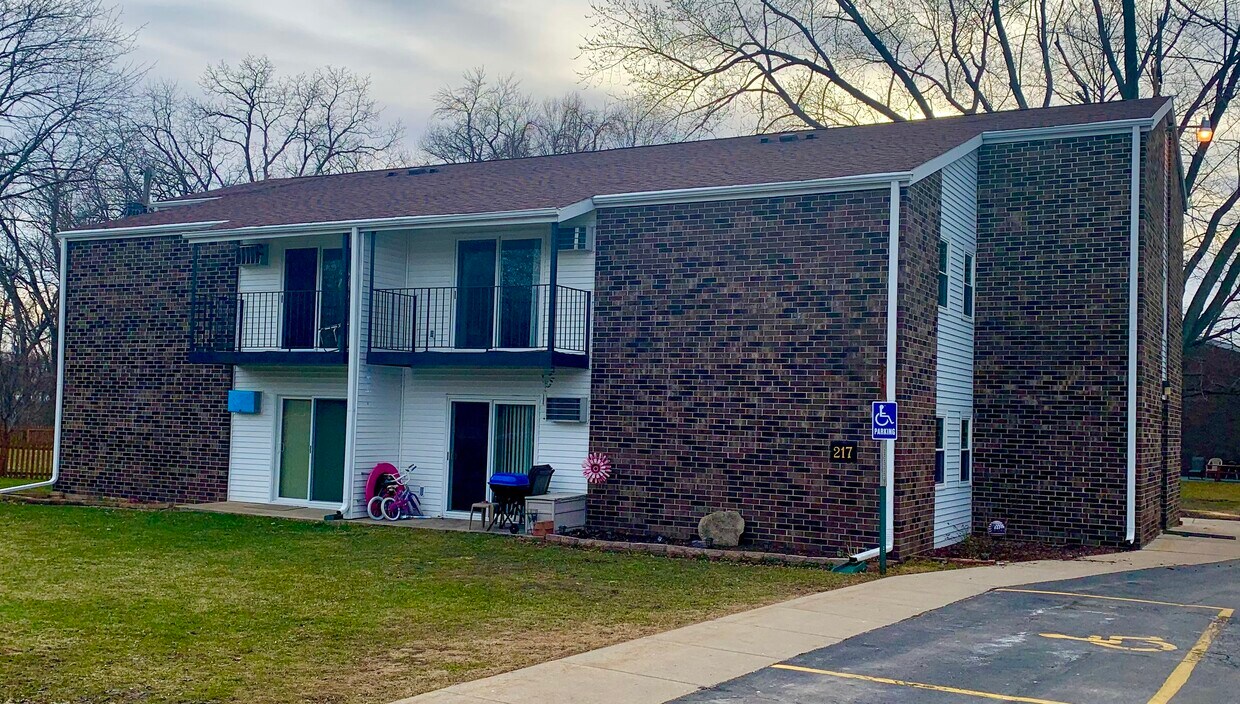 Foto principal - 217 S Oak St