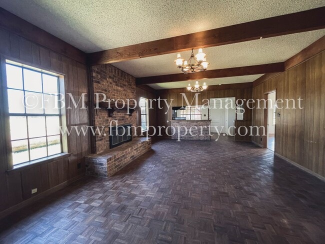 Building Photo - 8215 SE County Rd 1020