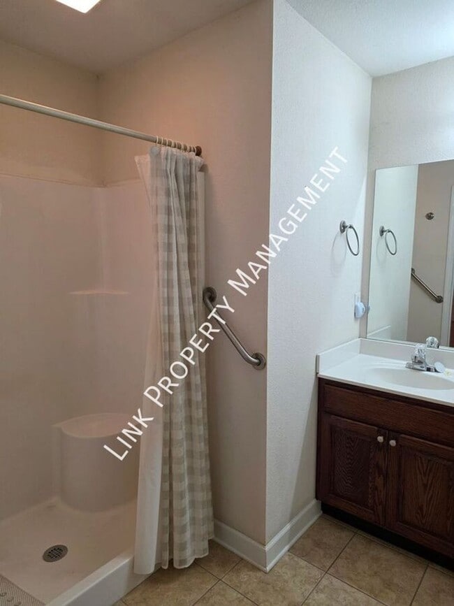 Building Photo - Beautiful 2 bedroom 2 full bath Condo near Missionary Ridge with garage, washer and dryer and gas...