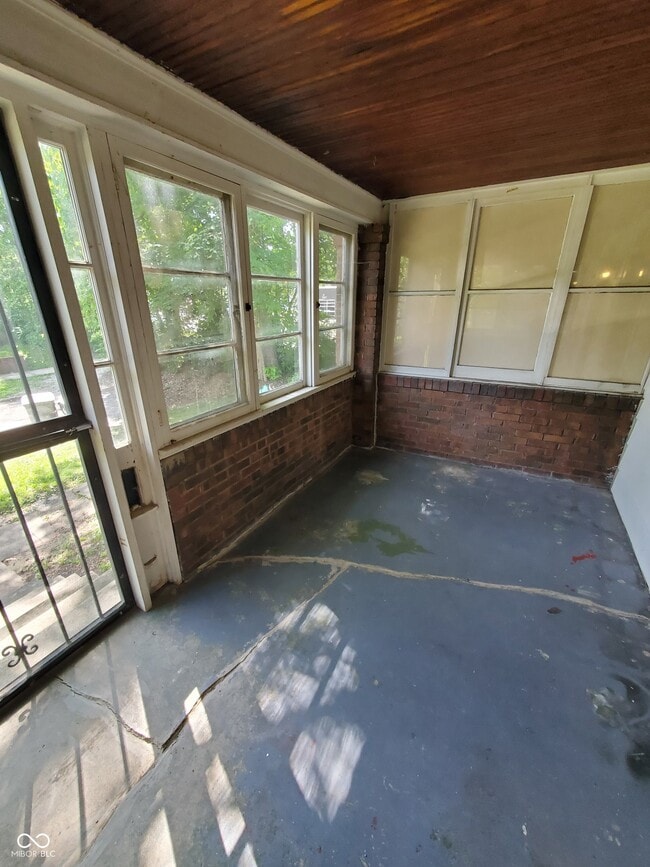 Building Photo - 136 S Johnson Ave