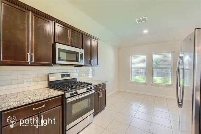 Foto del edificio - 1301 Deerfield Drive