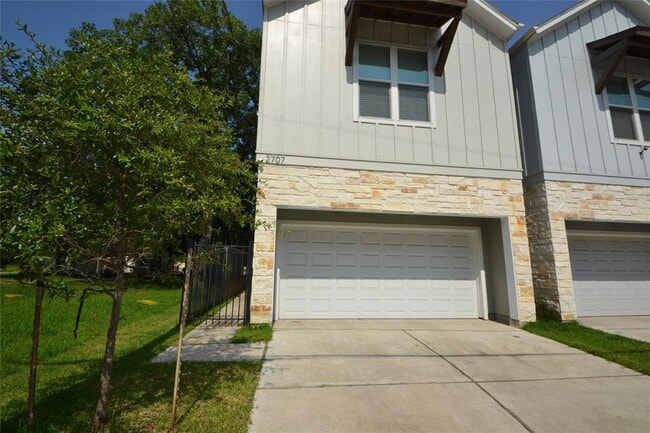 Building Photo - 2707 Hardy St