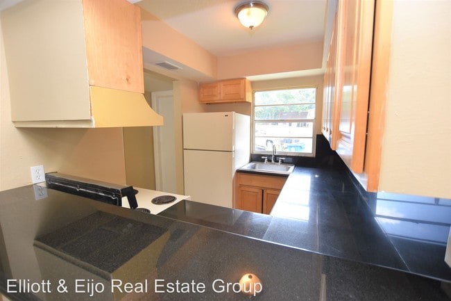Building Photo - 2 br, 1.5 bath House - 2225 Brandy Place