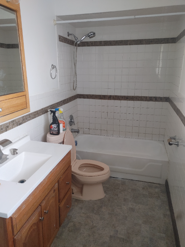Building Photo - 817 White Oak Ln