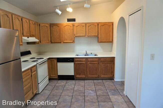 Building Photo - 3 br, 2 bath House - 769 Sunset Vista