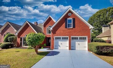 Building Photo - 2111 Highland Club Dr SE