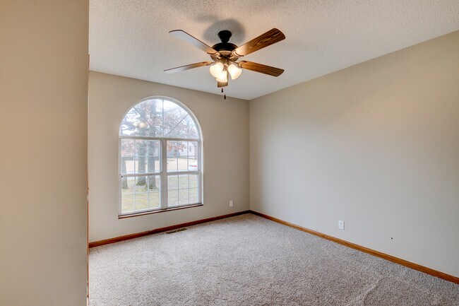 Foto del edificio - 325 Turf Ln