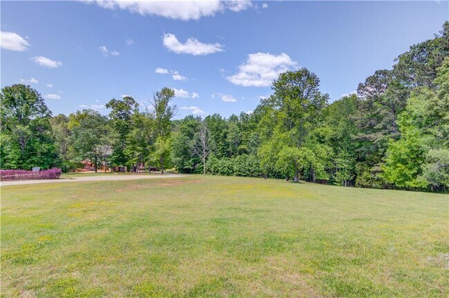 Building Photo - 2870 Roanoke Rd