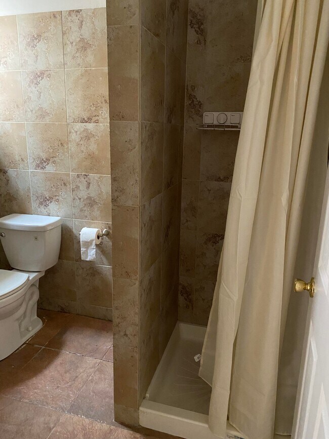 Building Photo - 918 Light St