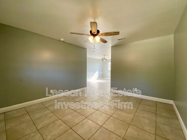 Foto del edificio - 3437 Red Bud Ln