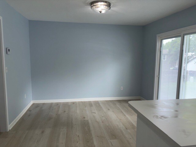 Comedor - 14908 Riggs St
