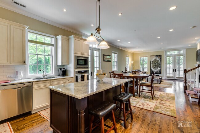 Foto del edificio - 932 Westmoor Rd