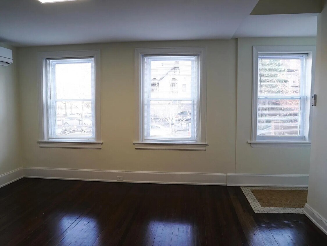 Foto principal - 1807 Biltmore St NW