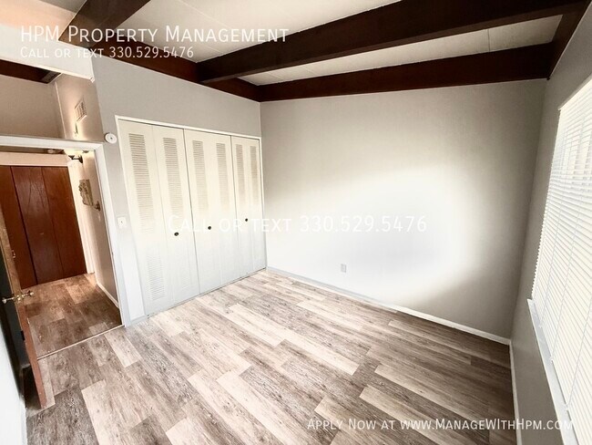 Foto del edificio - 885 Bryant Ave