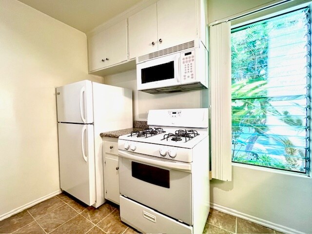Building Photo - 1152 N Poinsettia Pl