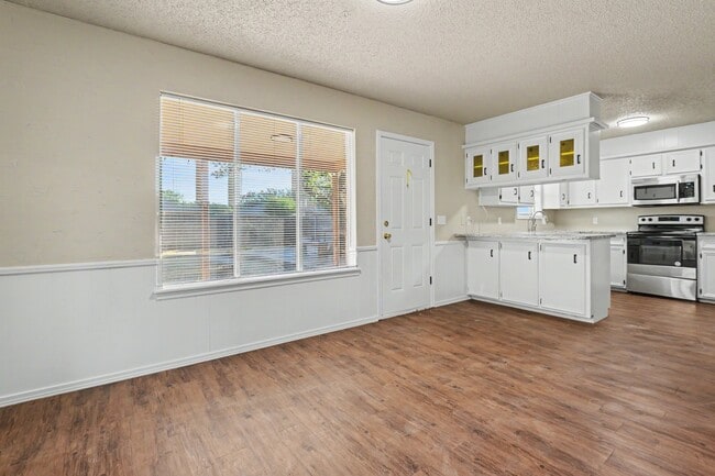 Building Photo - 5410 93rd St
